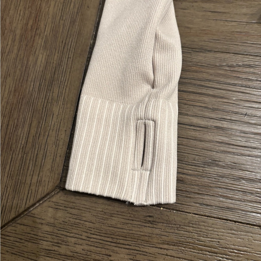 Urban Outfitters Gray Ling sleeve - Picture 6 of 7